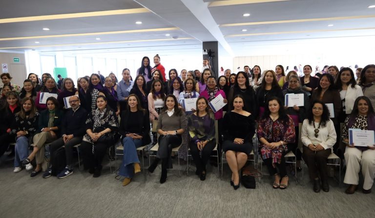 Reconoce Ayuntamiento a ciudadanas que concluyeron el programa “Morelia Emprende”