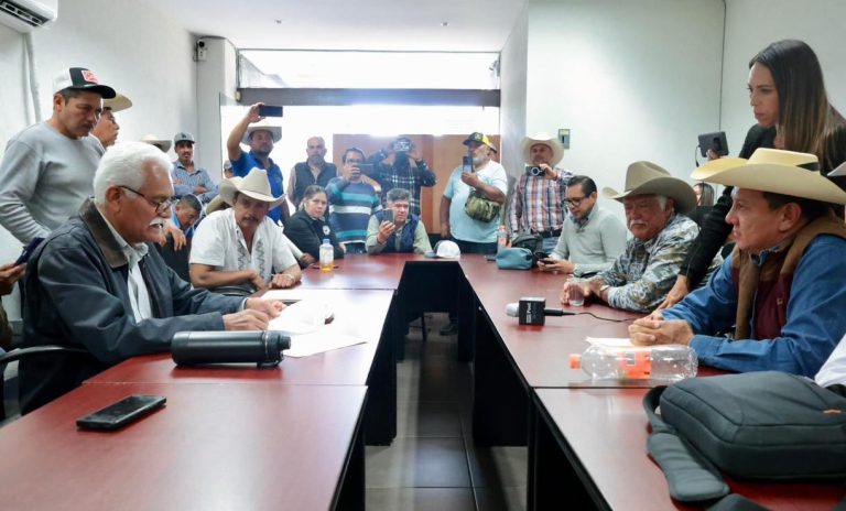 Firman Sader y asociaciones ganaderas acuerdo por la movilización de animales
