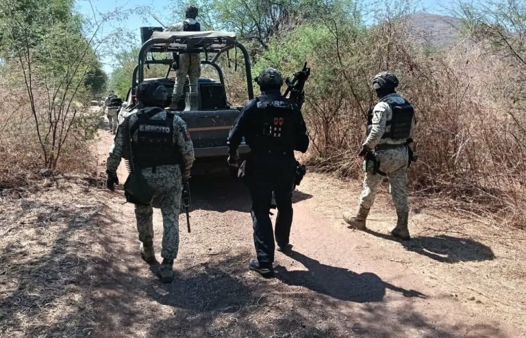 Militares repelen agresión en la carretera Apatzingán-Aguililla
