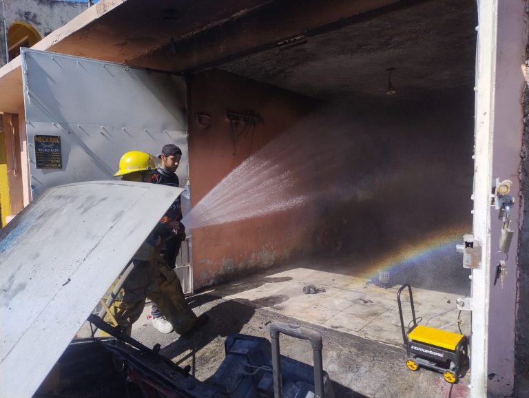 Se registra incendio en taller mecánico de La Piedad