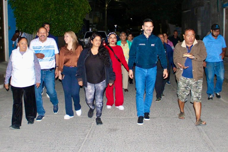 Escuchan autoridades a vecinos y recorren colonia Cruz del Barreno