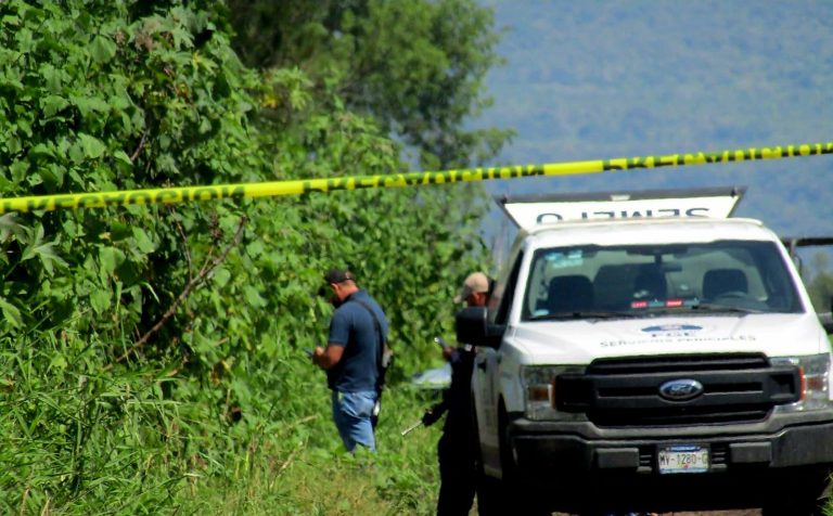 Localizan cuerpo putrefacto de una mujer en predio Zamora