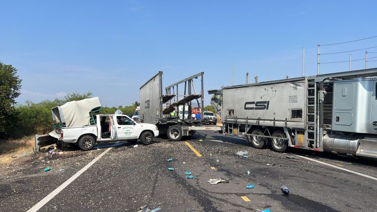 Se registra choque de camioneta y camión nodriza, en la autopista Siglo XXI