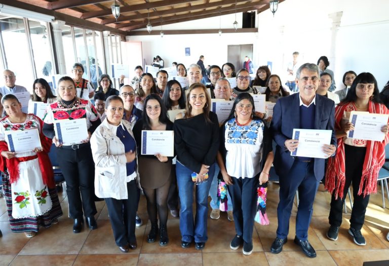 Semmujeris reconoce a ciudadanía que culminó el Curso de Lengua Purépecha