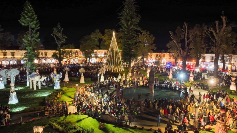Instalan nacimiento y árbol monumental de Navidad en Pátzcuaro