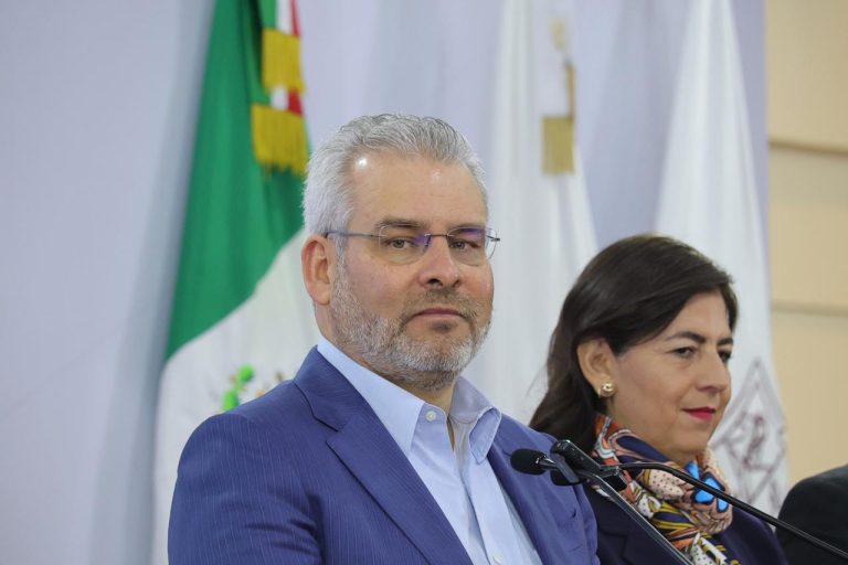 Llama Bedolla a municipios a reforzar regulación de pirotecnia ante aumento de incendios