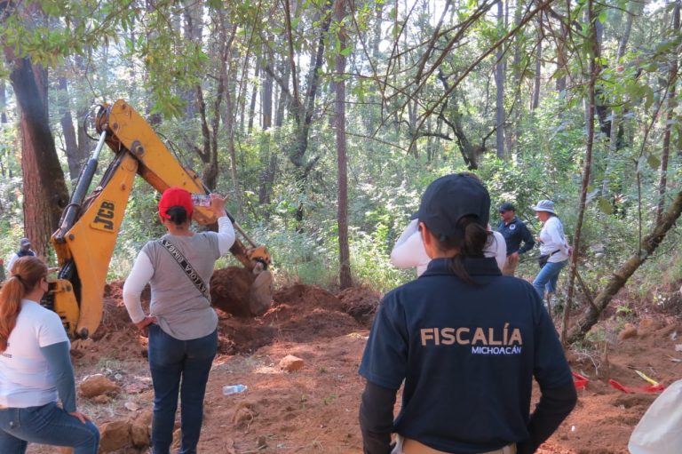 Hallan una quinta osamenta en fosa clandestina, en predio del Diputado Carlos Bautista Tafolla 