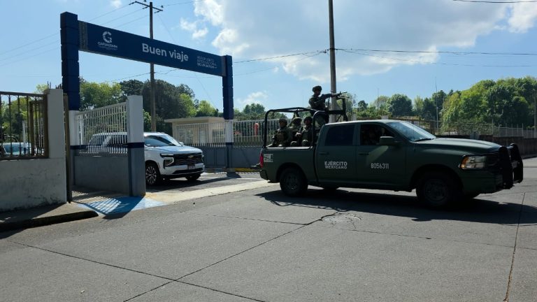 Arriba García Harfuch a Uruapan para reunión de seguridad