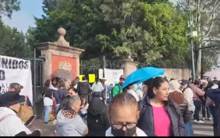 Bloquean trabajadores de Salud Casa Michoacán: advierten que recrudecerán acciones