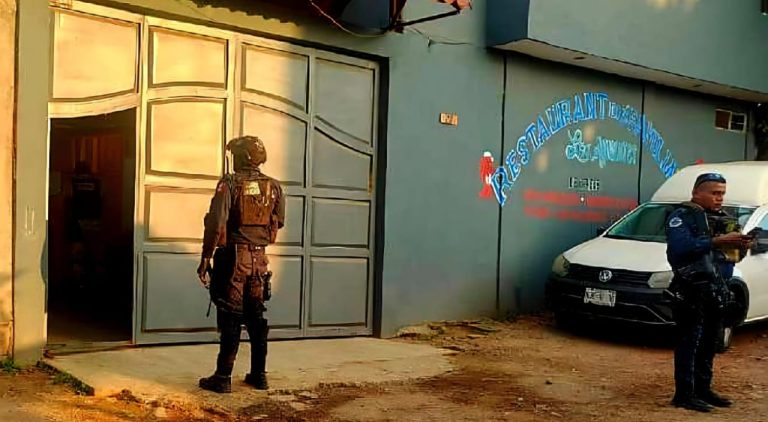 Delincuentes atacan a balazos restaurante “Los Aguacates” de Uruapan