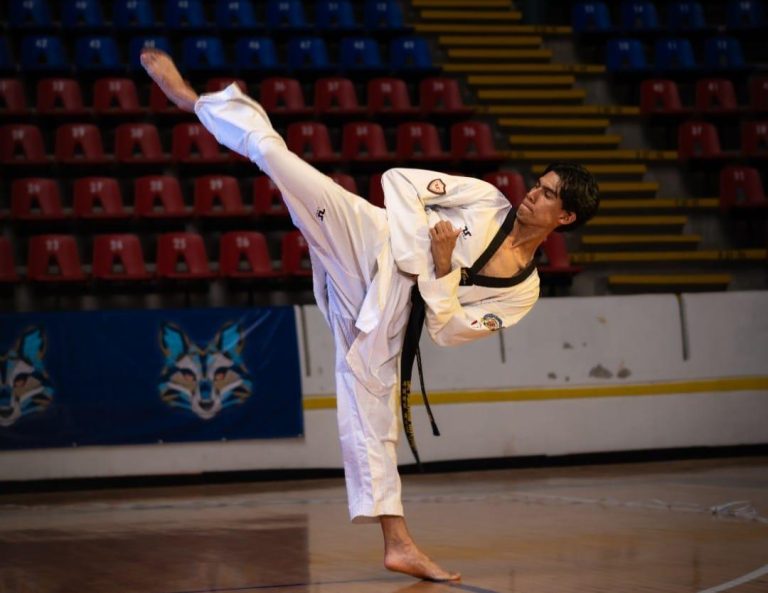 Taekwondoínes nicolaitas de talla mundial; estudiantes de la UMSNH compiten a nivel internacional