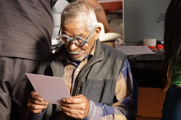 Lentes gratuitos transforman 120 vidas en Quiroga y Charo