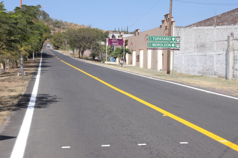 Inaugura gobernador rehabilitación carretera San José Cuaro-Tupátaro