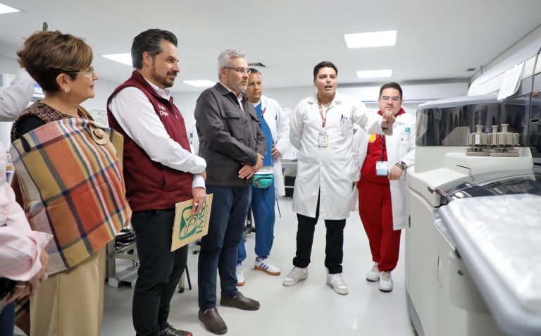 Realiza director general del IMSS gira de trabajo en Uruapan