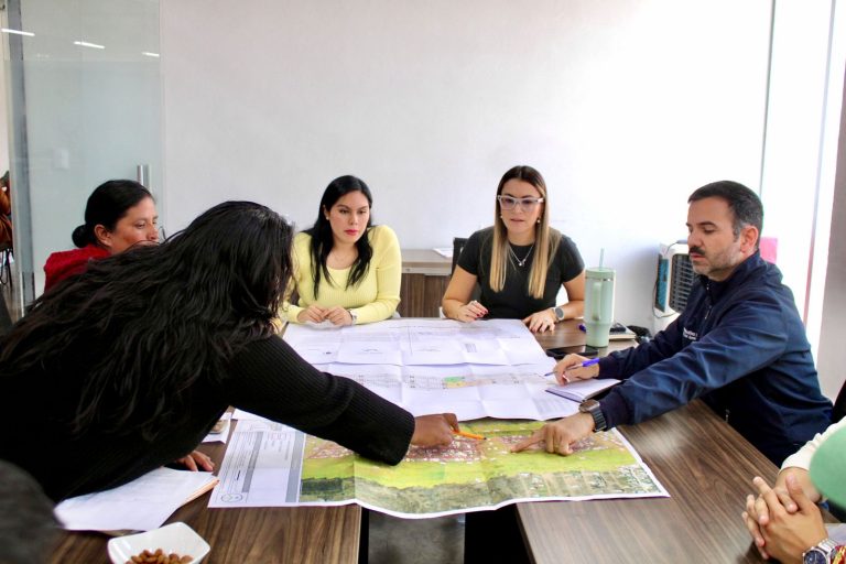 Ayuntamiento da seguimiento al proceso de regularización de colonia 13 de Abril