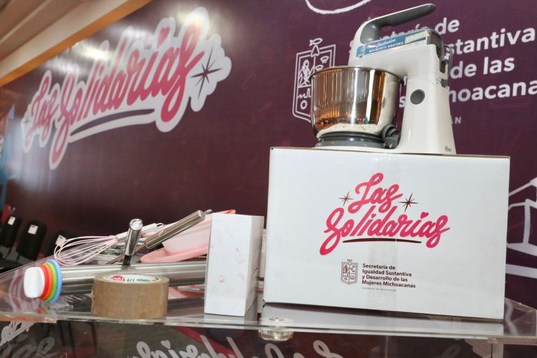 Entregan apoyos a mujeres del programa Las Solidarias