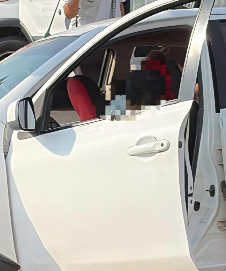 Hombre muere al volante tras posible infarto en pleno crucero de Lázaro Cárdenas