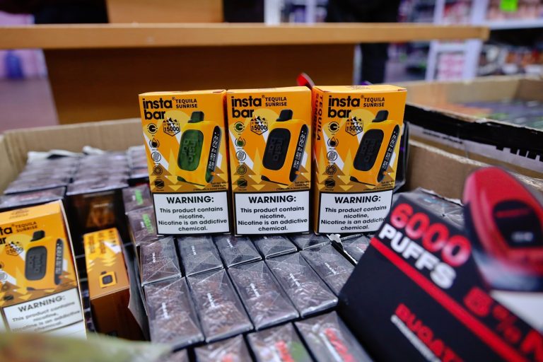 Aseguran 400 vapeadores comercializados en Pátzcuaro