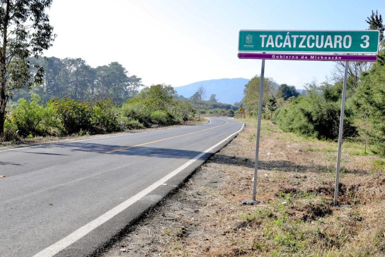 Inauguran rehabilitación de la carretera Tingüindín–Tacátzcuaro