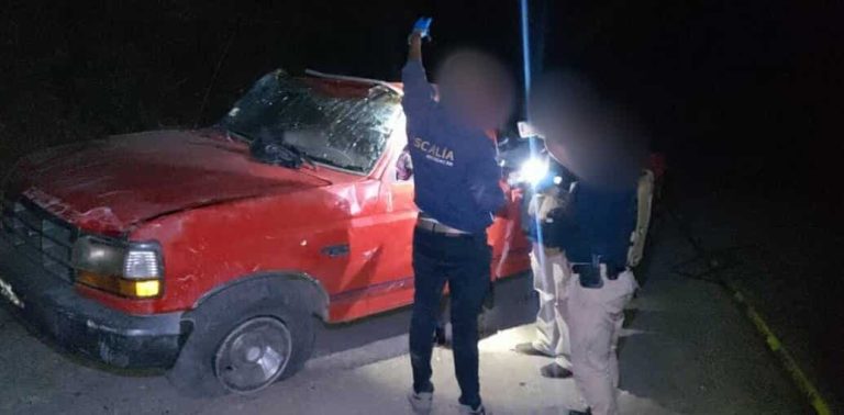 Volcadura de camioneta deja un adulto mayor muerto en la región de Madero