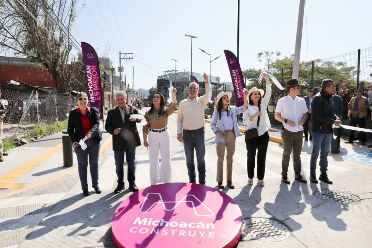 Inaugura gobernador calles y canchas deportivas en Uruapan