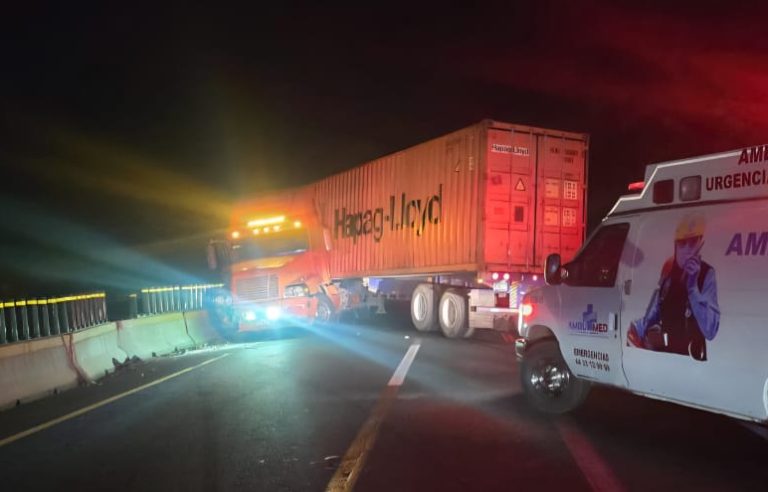 Dos percances viales se registran en la Autopista Siglo XXI durante la madrugada