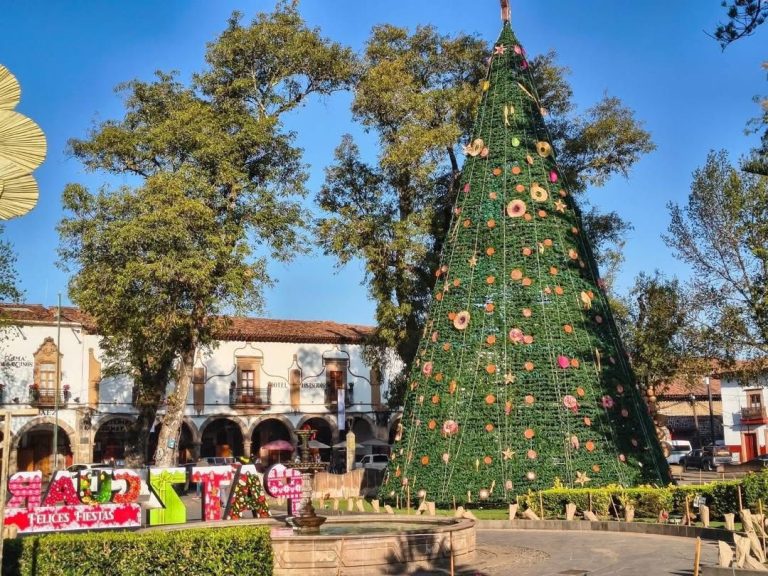 ¡Pátzcuaro se ilumina hoy con su nacimiento monumental y árbol navideño!: Sectur