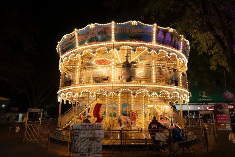 ¡Diversión al máximo con los juegos mecánicos en la Villa Navideña!: Sectur