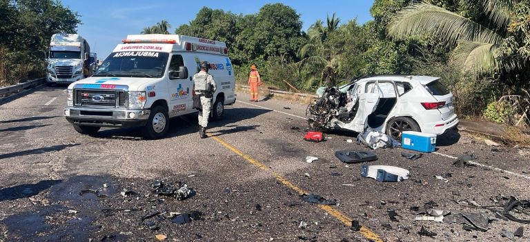 Hombre muere en fatal choque entre vehículo y camión nodriza