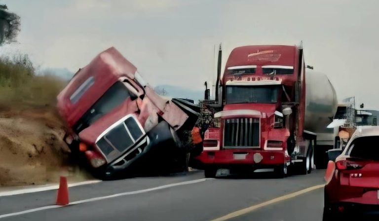 Pipa que trasladaba amoniaco se accidenta en la autopista Pátzcuaro–Copándaro