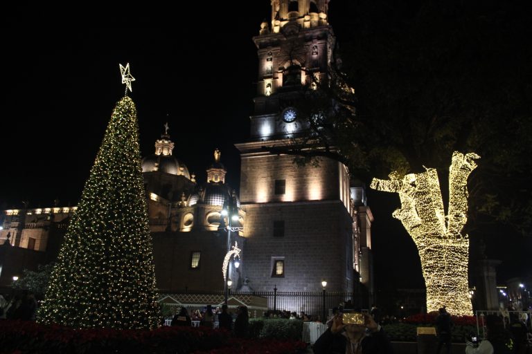 Morelia se enciende de espíritu navideño