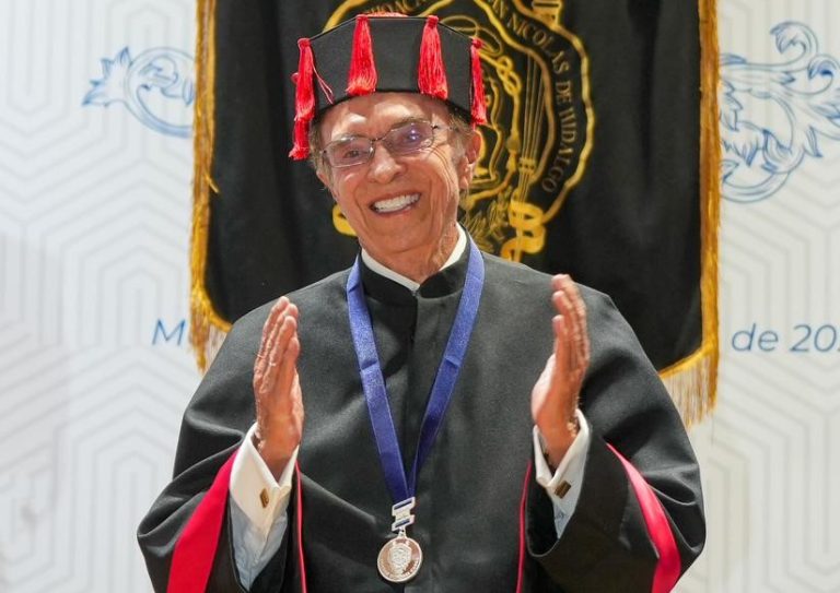Entrega UMSNH Grado de Doctor Honoris Causa a empresario michoacano