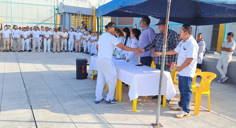 Dota Icatmi de un oficio a 239 personas en proceso de reinserción en Apatzingán