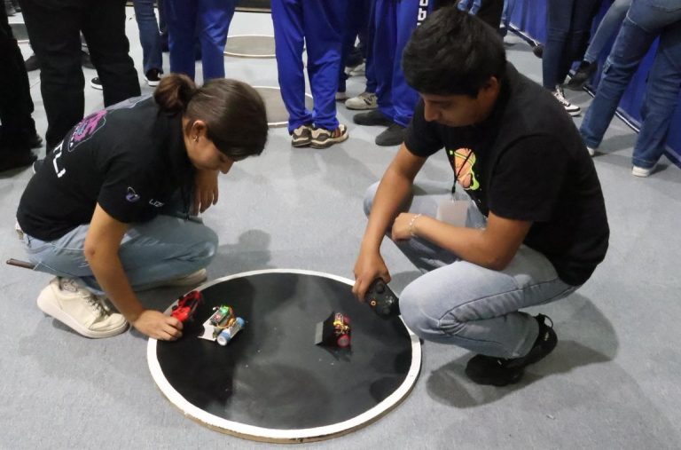 Más de 635 equipos michoacanos compiten en el encuentro estatal de robótica