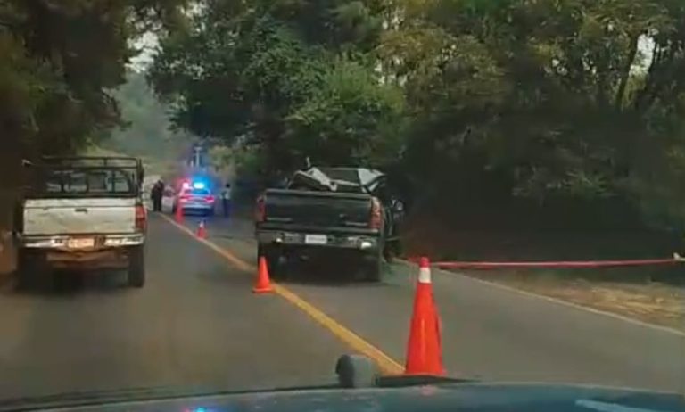 Hombre muere tras aparatoso choque en la carretera «libre» Uruapan-Pátzcuaro
