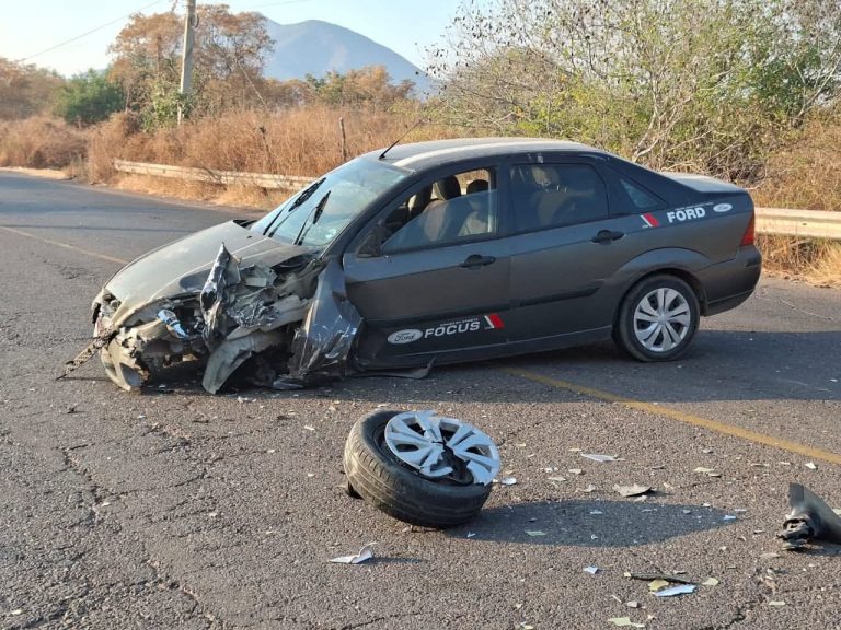 Choque frontal en la Huetamo-Ciudad Altamirano deja un lesionado
