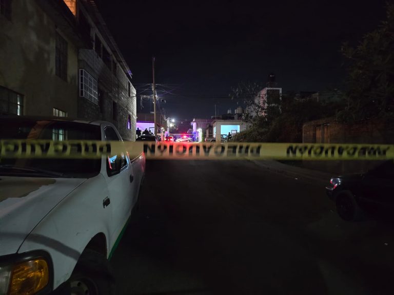 Adulto y adolescente son baleados en Tacámbaro