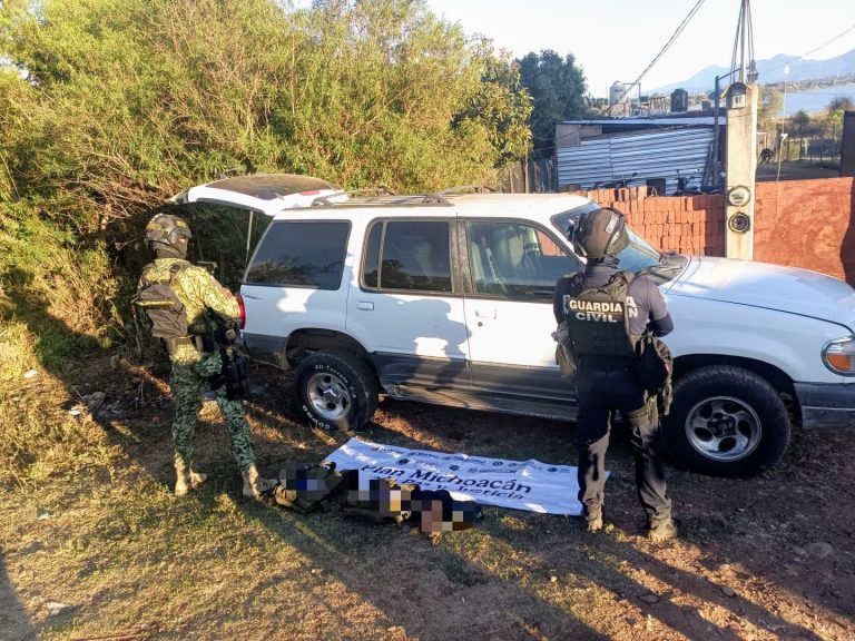 Aseguran vehículo y equipo táctico con leyenda alusiva a una célula delictiva en Erongarícuaro