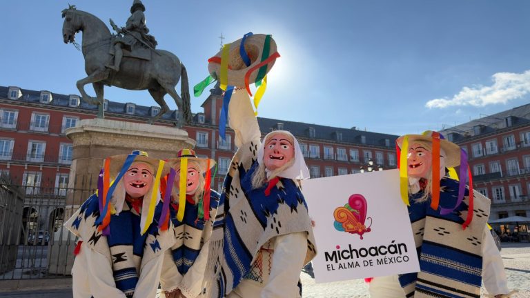 Danza de los viejitos cautiva España en Feria Internacional de Turismo