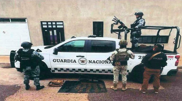 Guardia Nacional y Ejército Mexicano liberan a dos secuestrados y aseguran armamento, en Marcos Castellanos