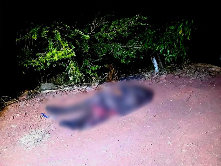 Abandonan cadáver encobijado en brecha de Apatzingán