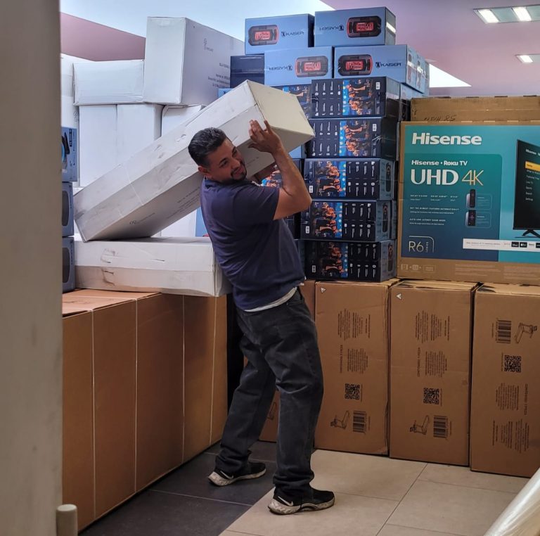 DIF Michoacán entrega equipamiento a 70 municipios para casas de día de personas adultas mayores