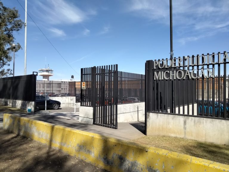 Bajo estricta reserva, juez limita acceso a audiencia por multihomicidio de familia LSM