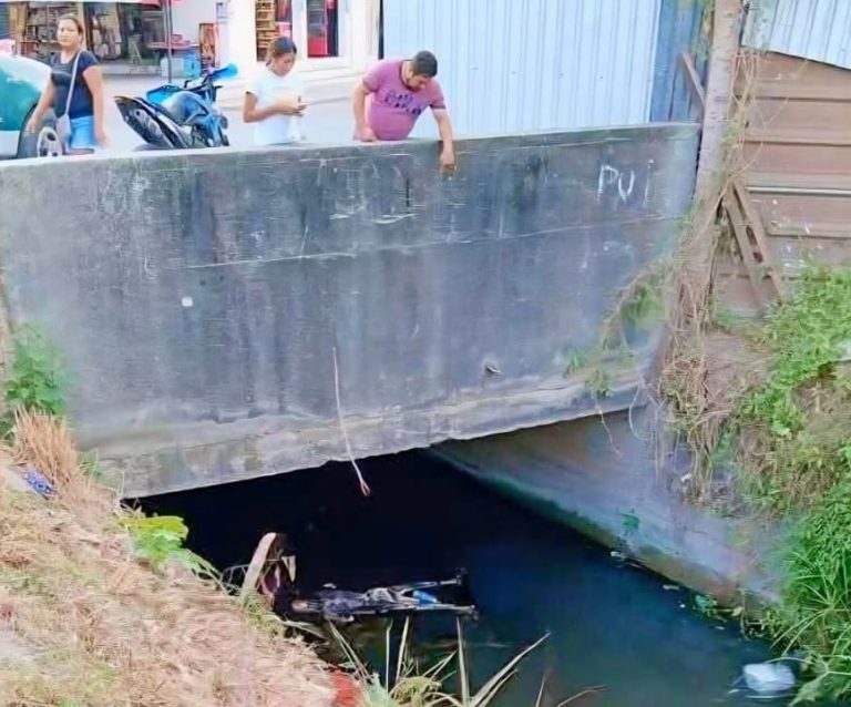 Localizan cadáver putrefacto en canal de aguas negras, en Las Guacamayas