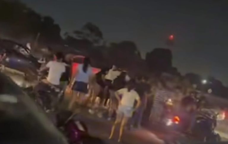 Buscan a familiares de mujer fallecida tras accidente en motocicleta en Lázaro Cárdenas