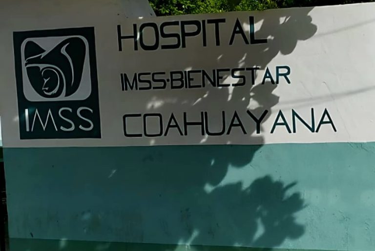 Adulto mayor fallece tras caer de un peñasco en playa de Aquila