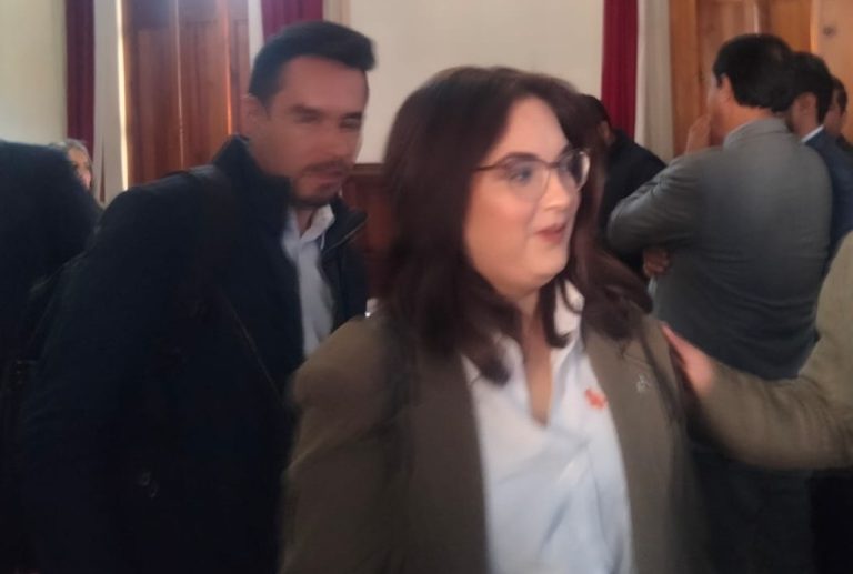 Imponen línea editorial en el ICATMI, funcionario frena a reporteros y pide preguntas controladas