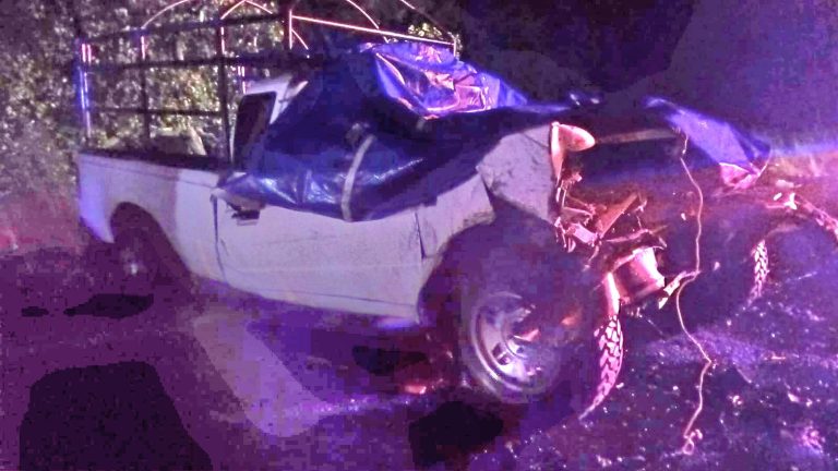 Dos muertos y tres heridos tras fuerte choque vehicular en Chilchota