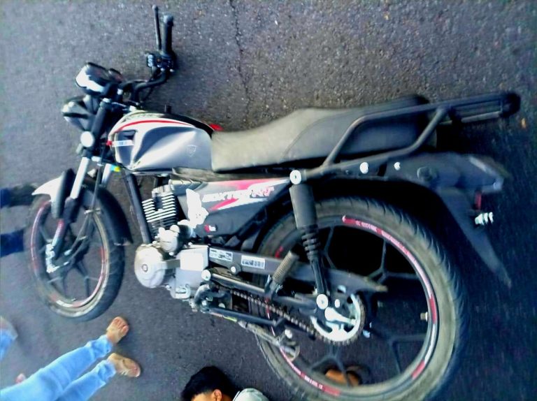 Otro accidente de “Mortalikos” en Apatzingán; hay un muerto y un herido grave