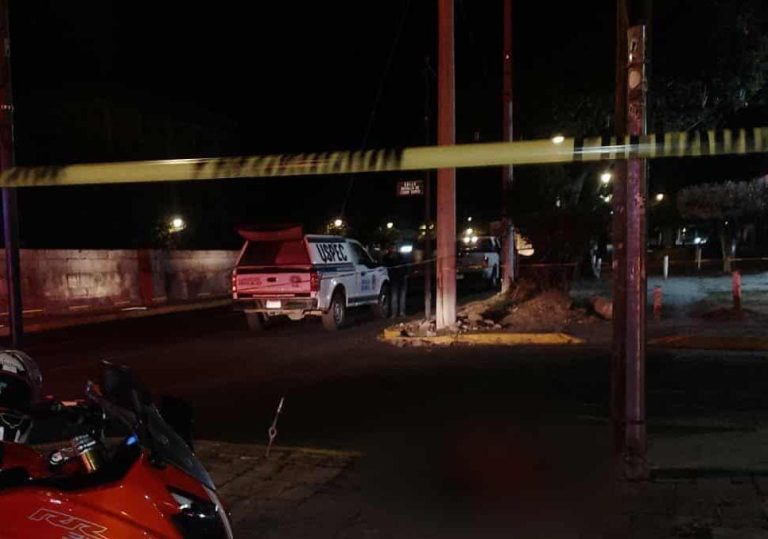 Joven muere tras ser golpeado por otro a la orilla de la avenida Acueducto, en Morelia